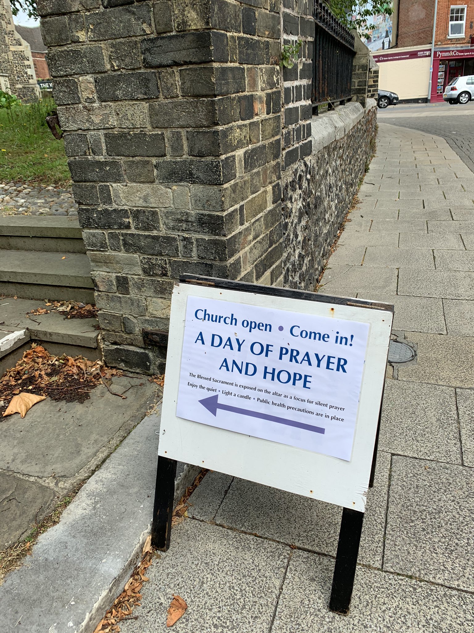 Norwich church open sign