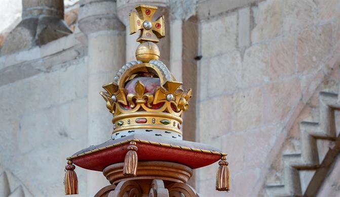 cathedral-organ - crown