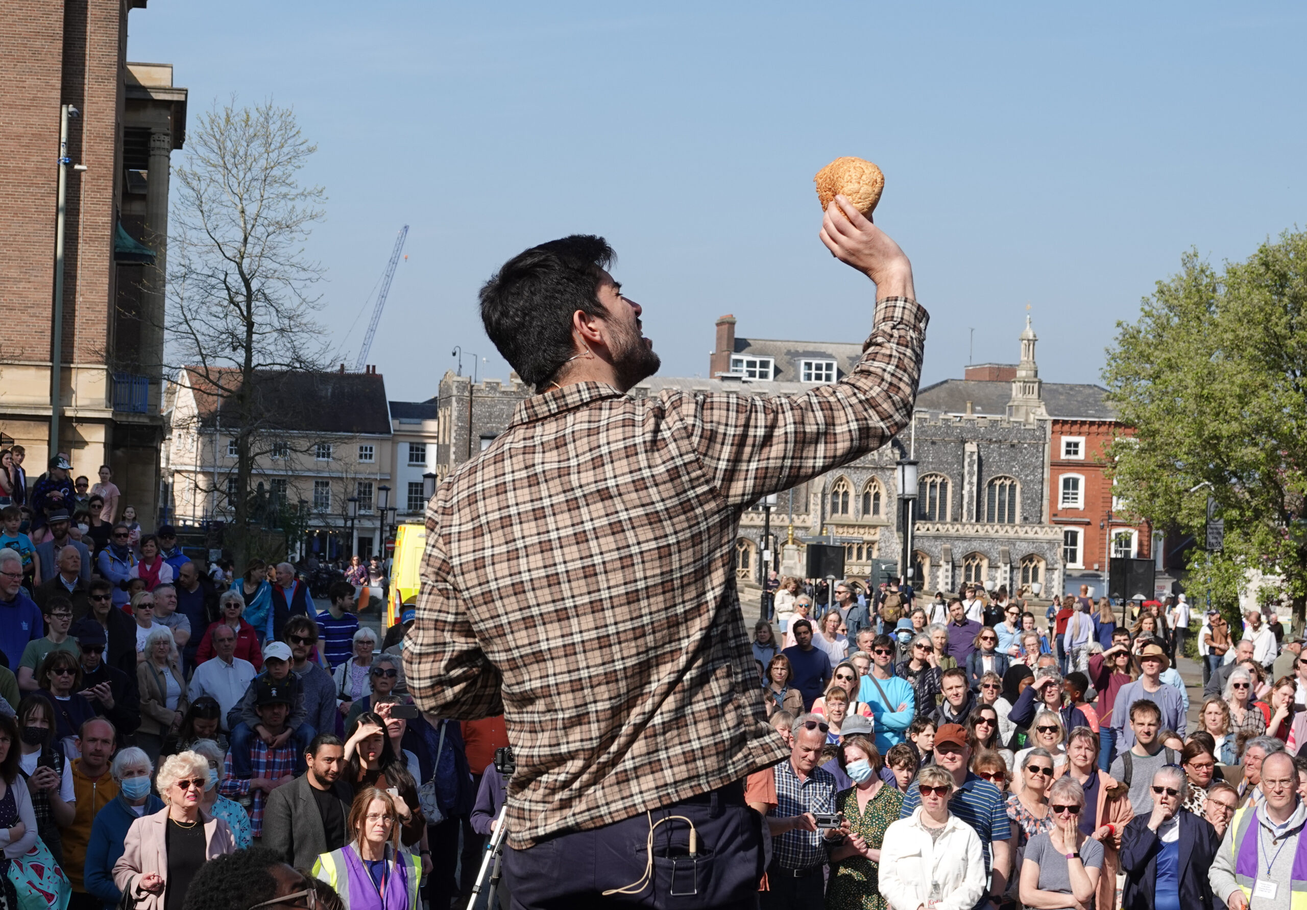 PassionPlay_JesusBreadAloft