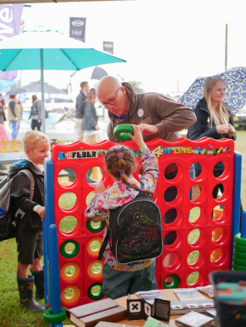 Welcoming with Connect 4